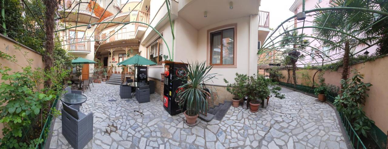 Danisimo Hotel Tbilisi Exterior foto